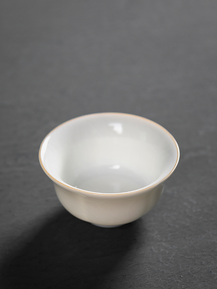 Jiangnan past white porcelain cup sample tea cup master kung fu ceramic cups suet jade cup your up but small cups. A single