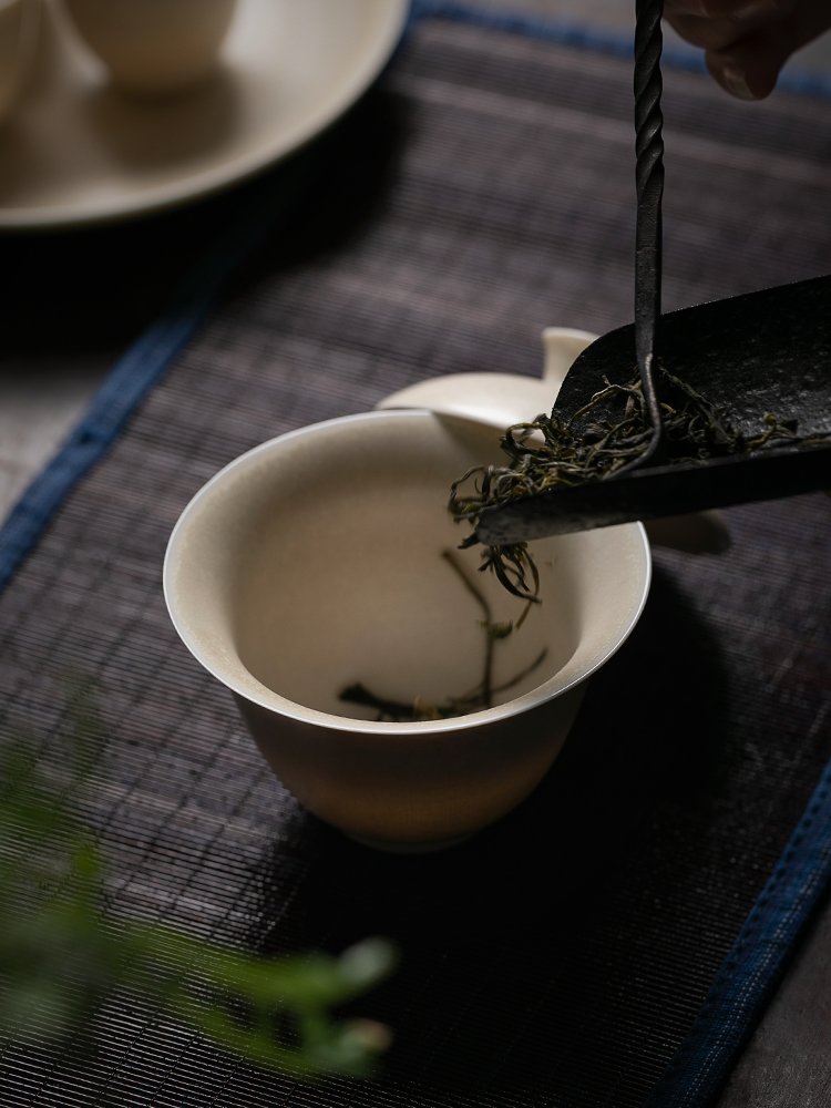 Jiangnan tureen ceramic cups kung fu past three begin a dust burned Buddha tea bowl suit white porcelain tea set