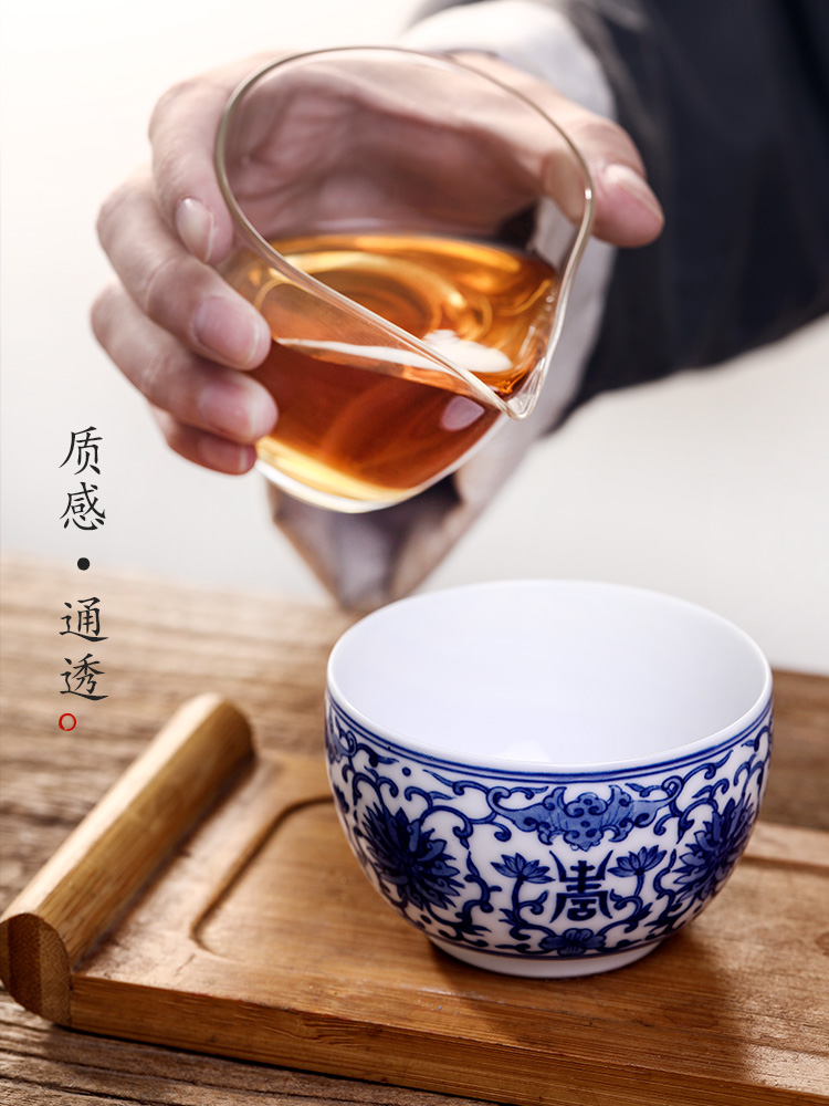 Pure manual jingdezhen blue and white master cup single sample tea cup and cup hand - made lotus flower ceramic kung fu large cups