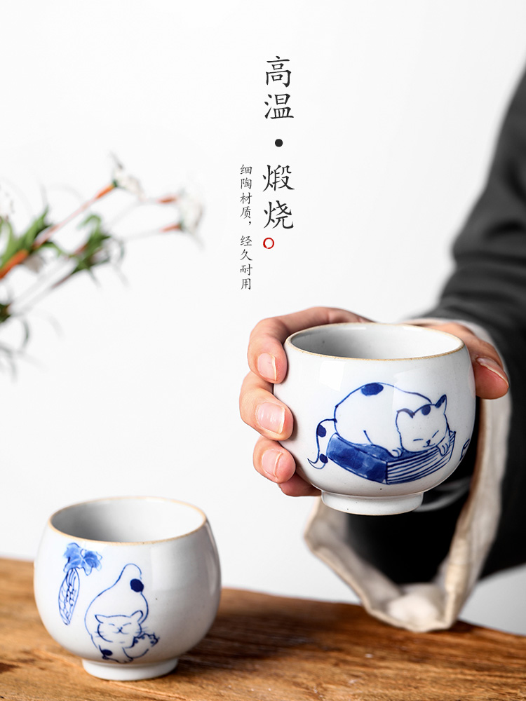 Blue and white porcelain personal kongfu master cup single CPU jingdezhen hand - made ceramic cups sample tea cup checking out the tea