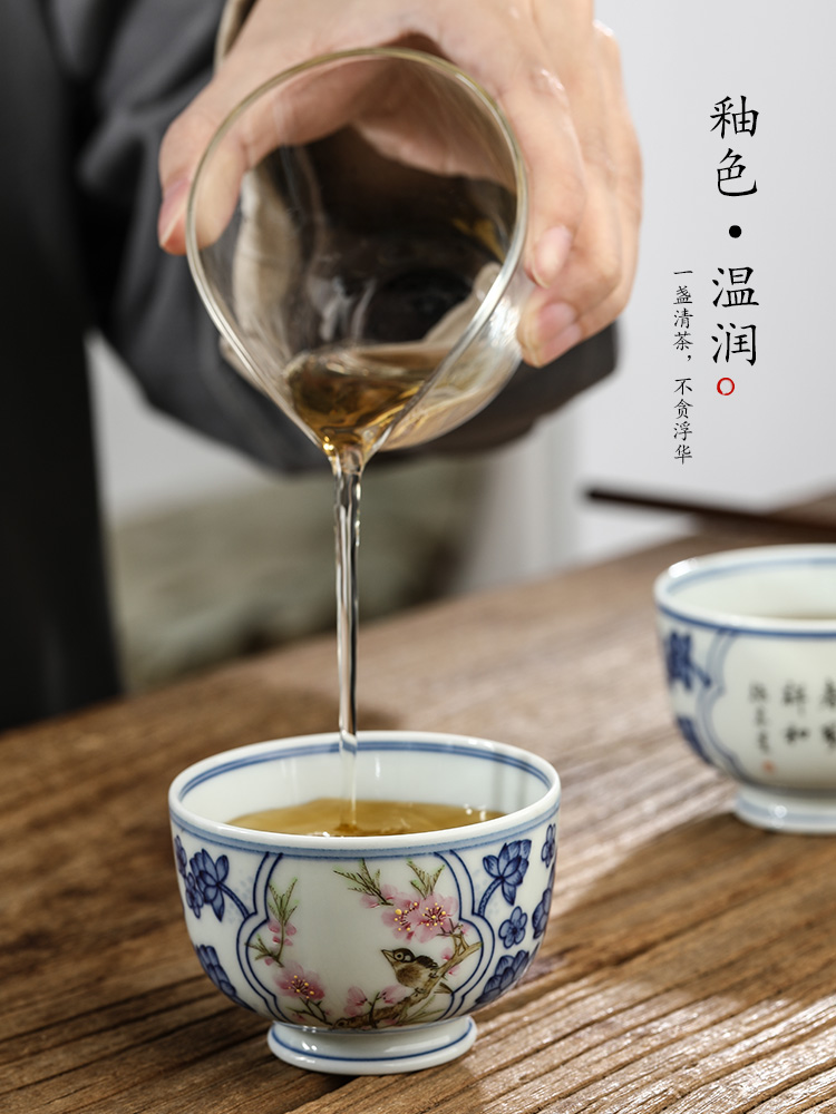Jingdezhen hand - made peach blossom put water point master cup single cup pure manual blue - and - white kung fu tea tea set sample tea cup only