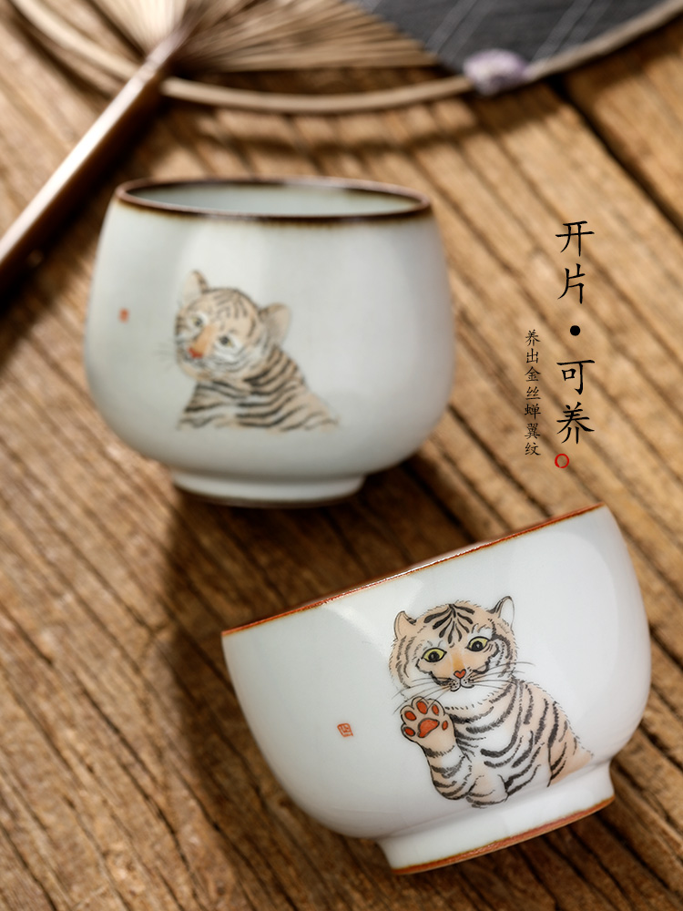 Hand your up jingdezhen kung fu tea master cup single CPU ceramic cups restoring ancient ways is pure manual sample tea cup