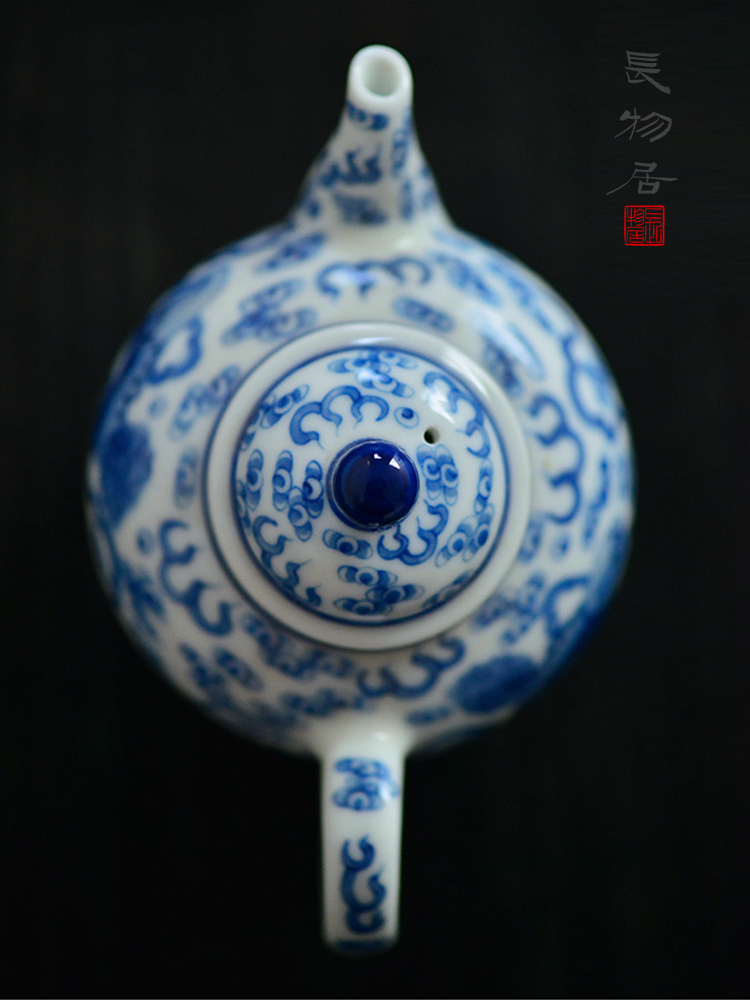 Offered home - cooked taste at jingdezhen blue and white lion hand - made silk grain porcelain teapot tea overall porcelain industry company