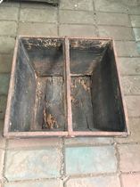  The bottom of the bucket rotted and repaired the second-hand thrift nostalgic collection of film and television props with leather