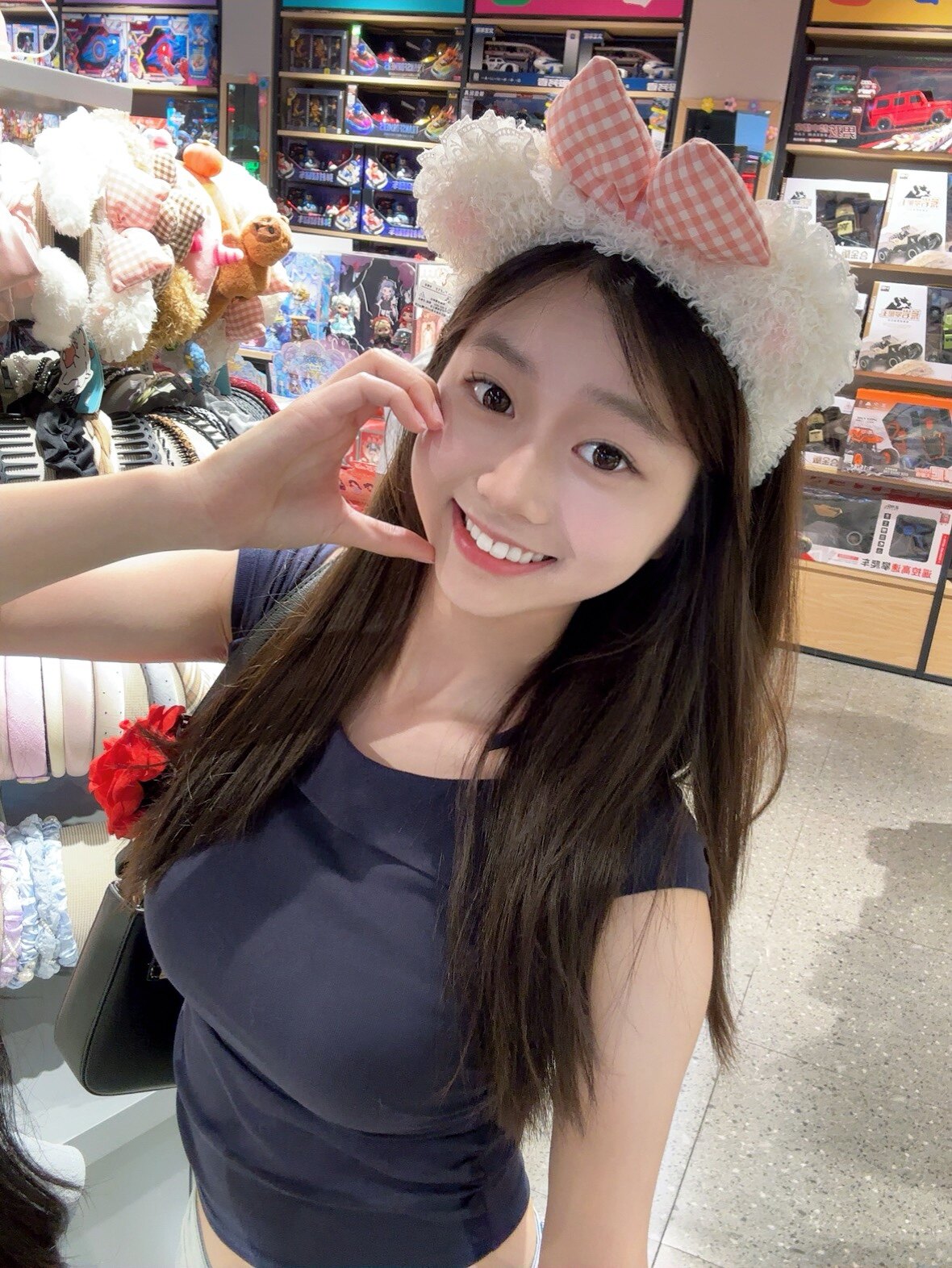 玖绪夏季辣妹挂脖T恤 一字肩露肩设计小露性感 短款紧身勾勒腰线 纯欲风满满