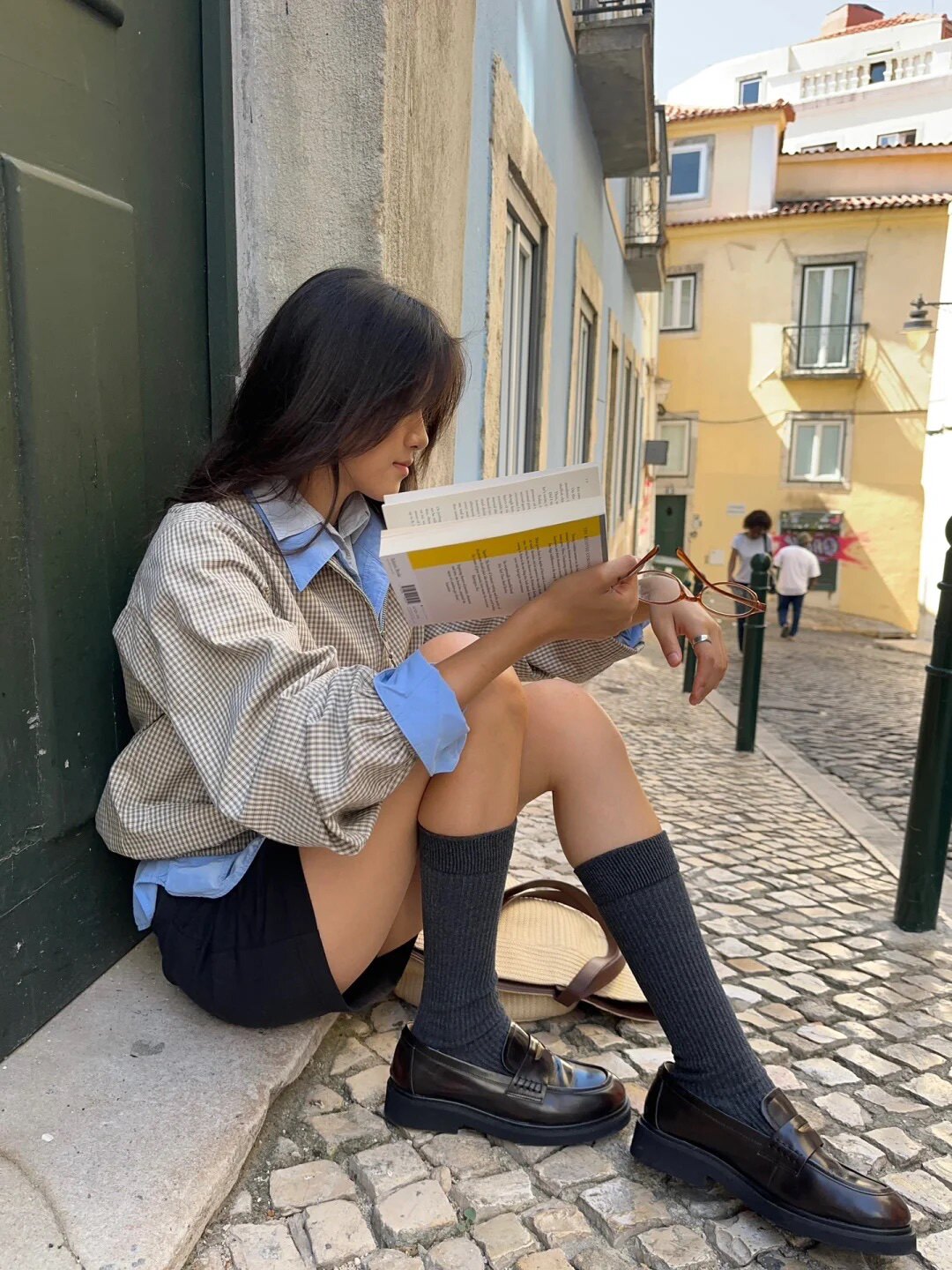 宋佳同款百丽海鸥乐福鞋2.0：厚底真皮的英伦飒爽美学