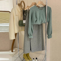 European station small fragrance suit female 2022 early autumn new knitted sweater dress net red fried street two-piece set