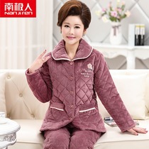 Middle-aged and elderly mother pajamas ladies winter three-layer thick coral velvet clip cotton-padded jacket plus velvet warm home clothing set