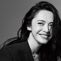 Exquisite balance Wood pearl earrings female European and American simple Joker Japanese and Korean Net red earrings iu Yao Chen number of the same model