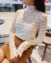 In autumn 2021 winter and winter with a long sleeved lace lash shirt with a relaxed design