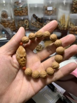 Pure hand carved olive nuclei of the Day of Sun Wuku battle to overcome Buddhas string of monkey heads walnut feathers