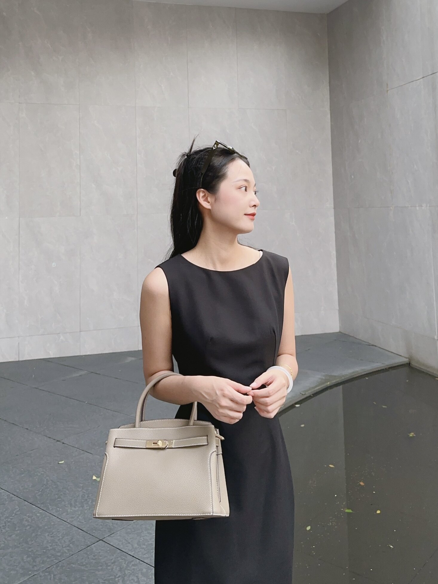 百丽鎏金岁月凯莉包 质感牛皮高级耐磨 大容量通勤 妈妈包婚包两用