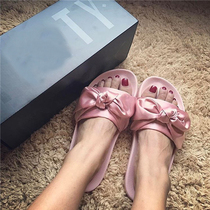  Girls heart bow slippers female flat bottom 2021 new silk thick bottom beach one-word slippers female summer wear