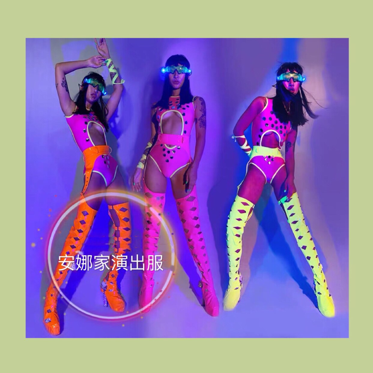 Anna's costumes only have clothes and no glasses