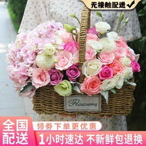 Mix and match rose bouquet portable flower basket Guangzhou flower express Baiyun Yuexiu Liwan same City birthday door to send flowers