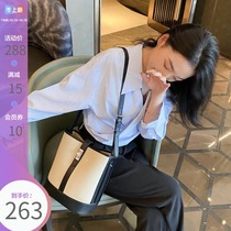 (Lv Xiaobu) Bucket Bag 2021 New Women Autumn Winter Leather Small Large Capacity Single Shoulder Portable shoulder bag