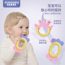 Newborn baby hand rattle chasing rattle exercise auditory vision can bite the rattle