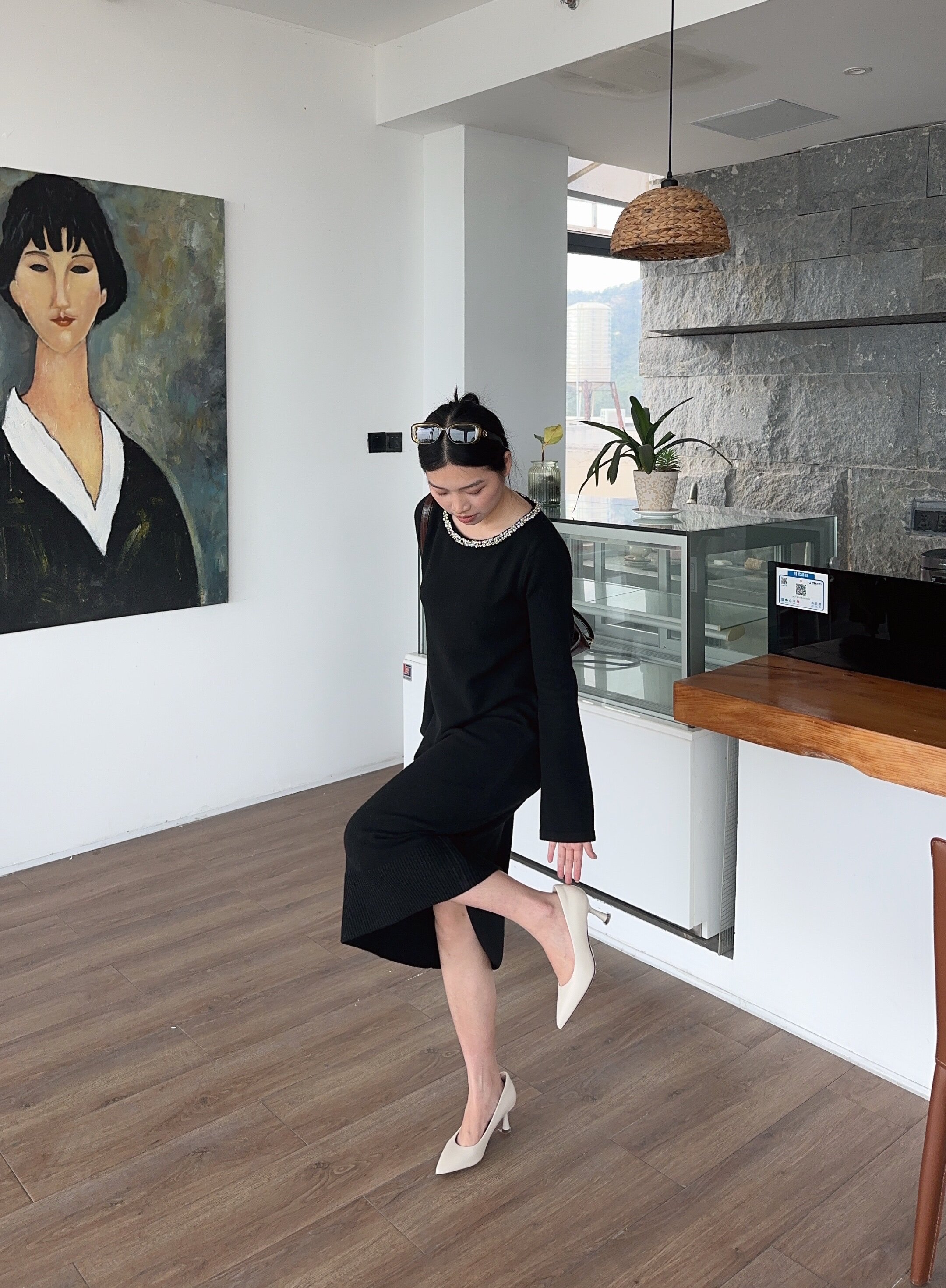 千百度静音系列裸色细跟鞋 浅口设计修饰腿型 真皮材质柔软不累脚