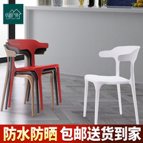 Modern minimalist leaning back chair Home Courtyard Plastic Thickened Dining Chair Milk Tea Shop Sweet shop Outdoor Restaurant Horn Chair