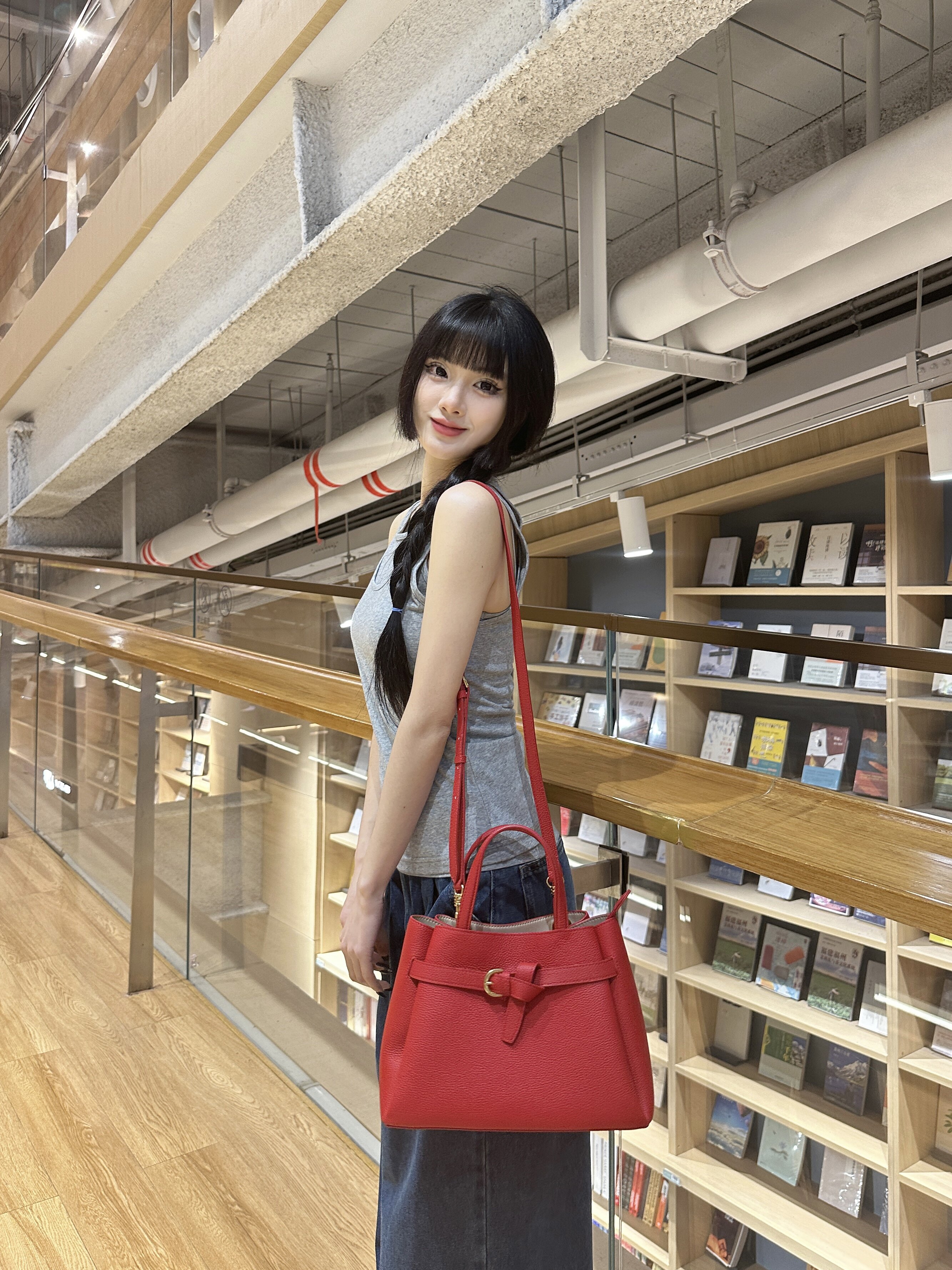 百丽质感真皮大容量托特包 牛皮材质高级耐磨 大容量装下电脑文件