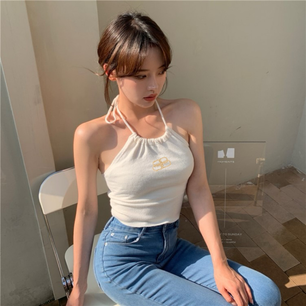 禾莎时尚辣妹挂脖吊带背心 修身显瘦短款设计 外穿内搭都高级 别致百搭