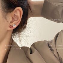 Fresh and lovely small palm S925 silver needle ear nail without earbuds with lukewarm wind ear clip small and many earholes earthy