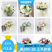 New bride simulation hand bouquet wedding red and white roses travel shooting Forest department fresh wedding photography shooting props