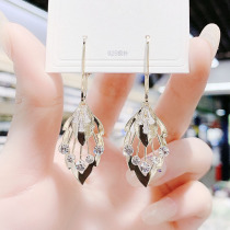 Yushangfu Golden Leaf Earrings Hollow Leaf Earrings 2021 New Tide Simple Fashion Short Earrings Women