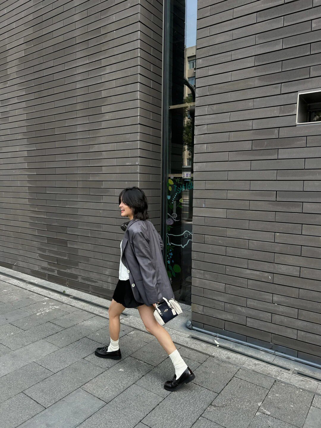 宋佳同款百丽海鸥乐福鞋2.0：厚底真皮的英伦飒爽美学