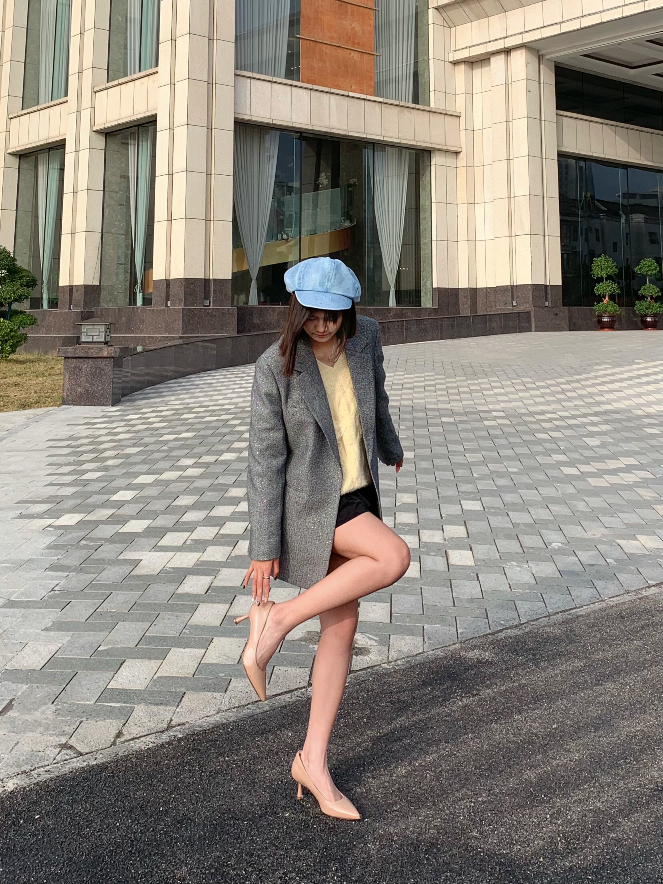 千百度静音系列裸色细跟鞋 浅口设计修饰腿型 真皮材质柔软不累脚