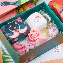 Marriage newcomers send bridesmaids gifts girlfriends affectionate girls heart hand gifts love people net red commemorative gifts