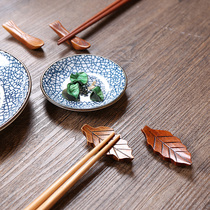 Small-to-chopsticks holder for placing chopsticks Japanese creative shape chopsticks holder chopsticks holder todays style and wind woody