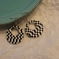 European and American exaggerated hip-hop music festival black and white plaid checkerboard big circle temperament retro earrings Joker slim street shot