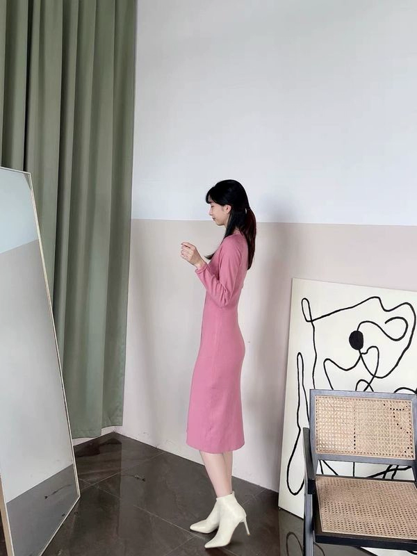 罗曼风情秋冬米色尖头高跟短靴 细跟瘦瘦靴设计拉长比例 加绒保暖不臃肿