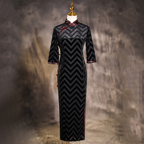 Mother cheongsam 2021 new autumn modified black velvet long Republic of China retro high texture dress
