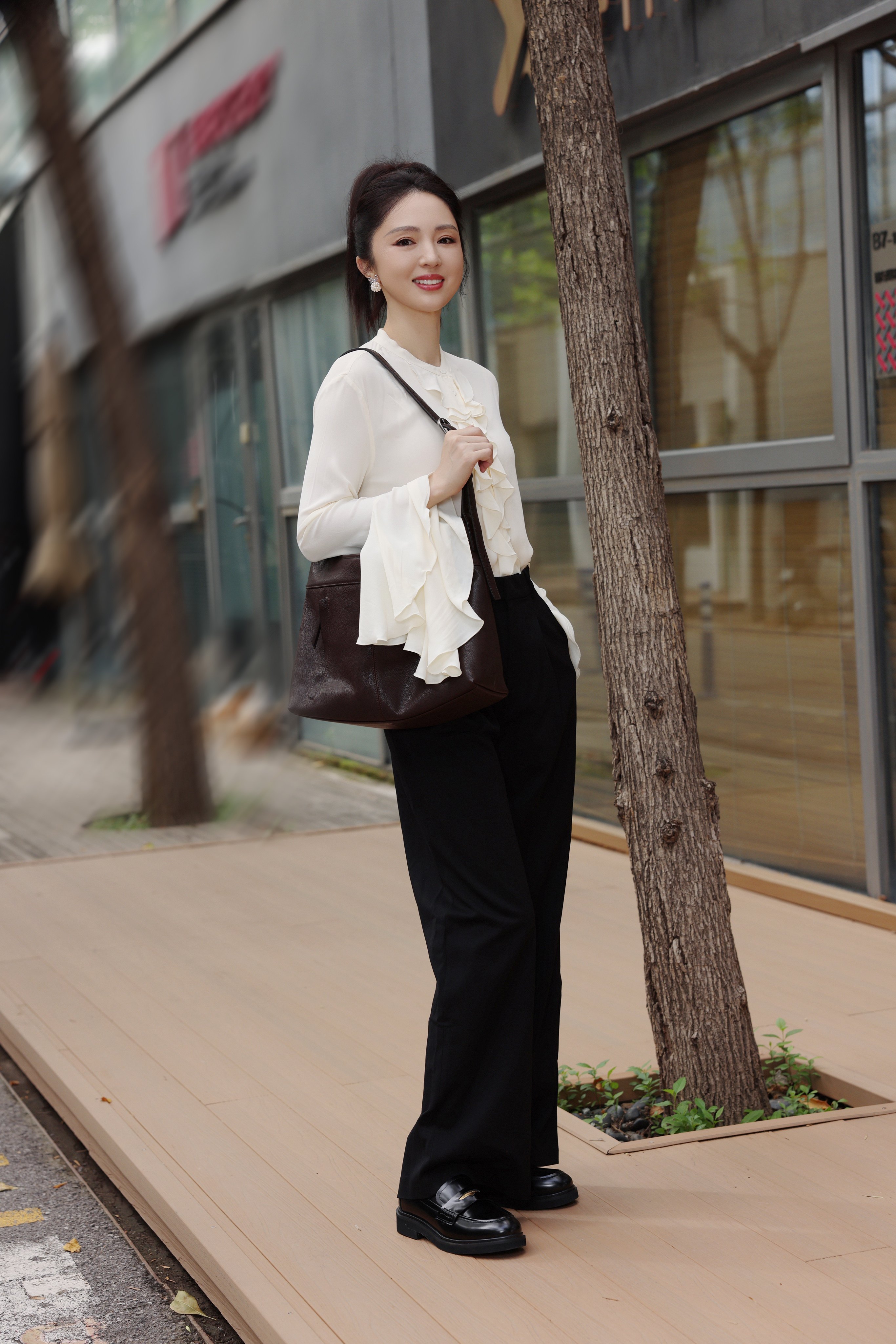 宋佳同款百丽海鸥乐福鞋2.0：厚底真皮的英伦飒爽美学