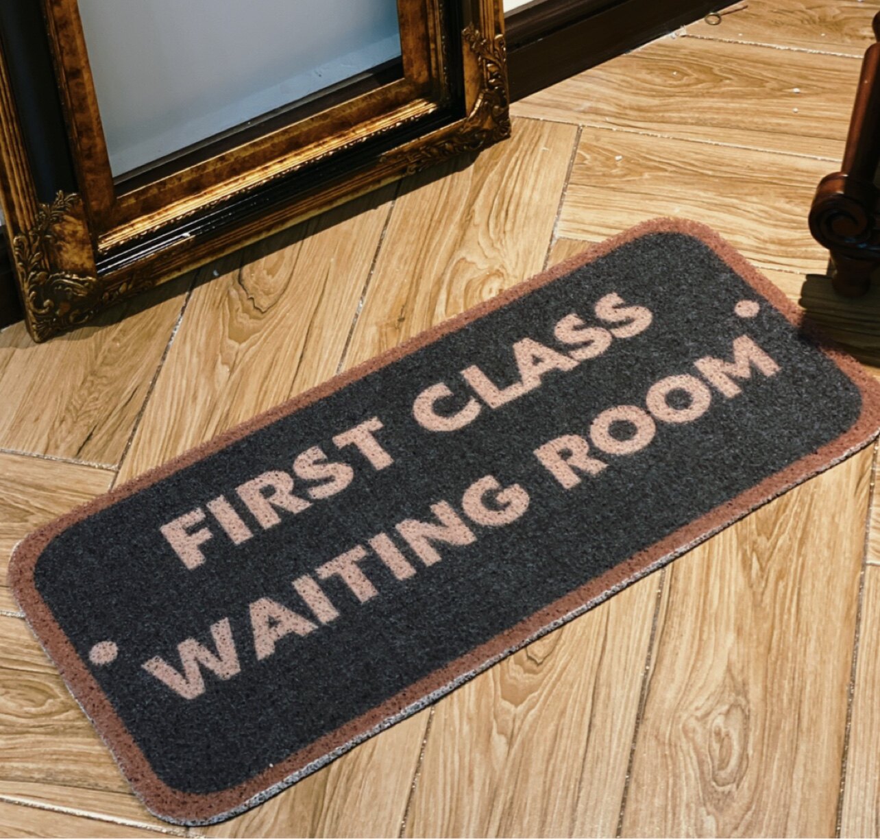 Red brick house Onevoice exclusive original retro English letters non-slip floor mat exclusive model