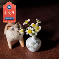 Jingdezhen hand-painted mini vase fingertip ceramic flower bottle countertop microscopic ornaments handmade flower Flower Flower insert