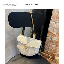 2020 new French niche design saddle bag crocodile pattern female crossbody joker chain shoulder bag