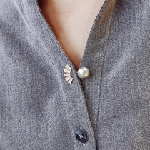 Pearl brooch Anti-light net red pin Decorative creative wild dark buckle needle cardigan fixed buckle collar needle buckle lapel
