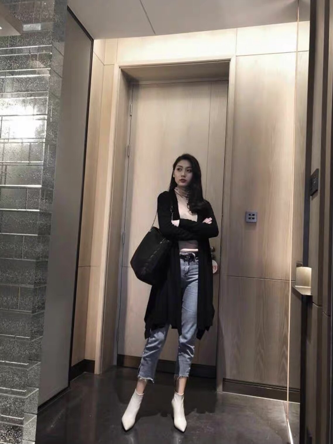 罗曼风情秋冬米色尖头高跟短靴 细跟瘦瘦靴设计拉长比例 加绒保暖不臃肿