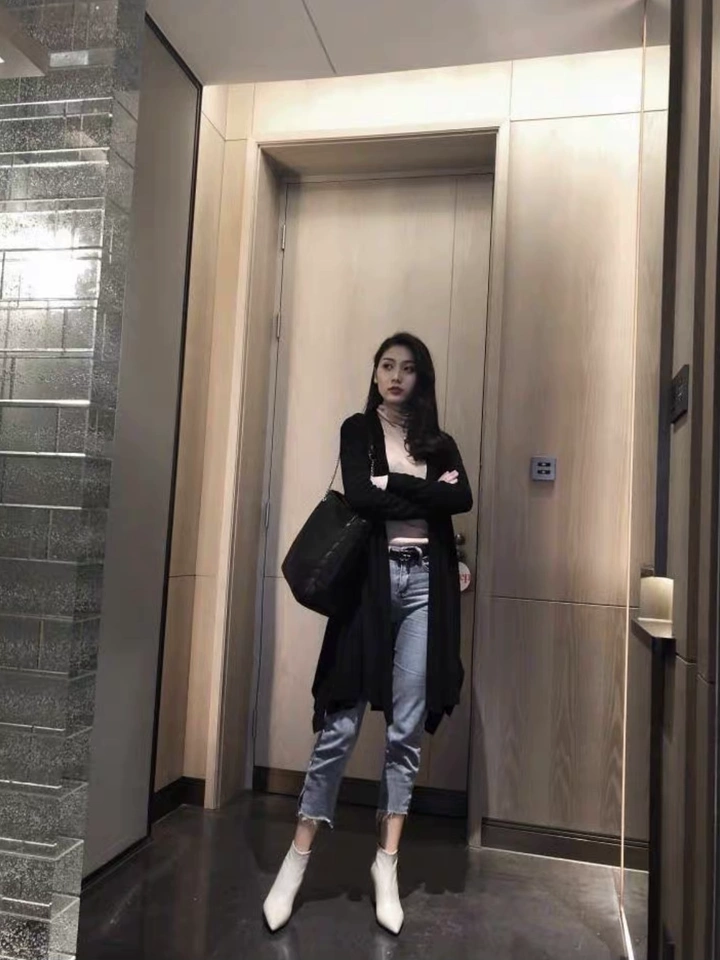 罗曼风情秋冬米色尖头高跟短靴 细跟瘦瘦靴设计拉长比例 加绒保暖不臃肿