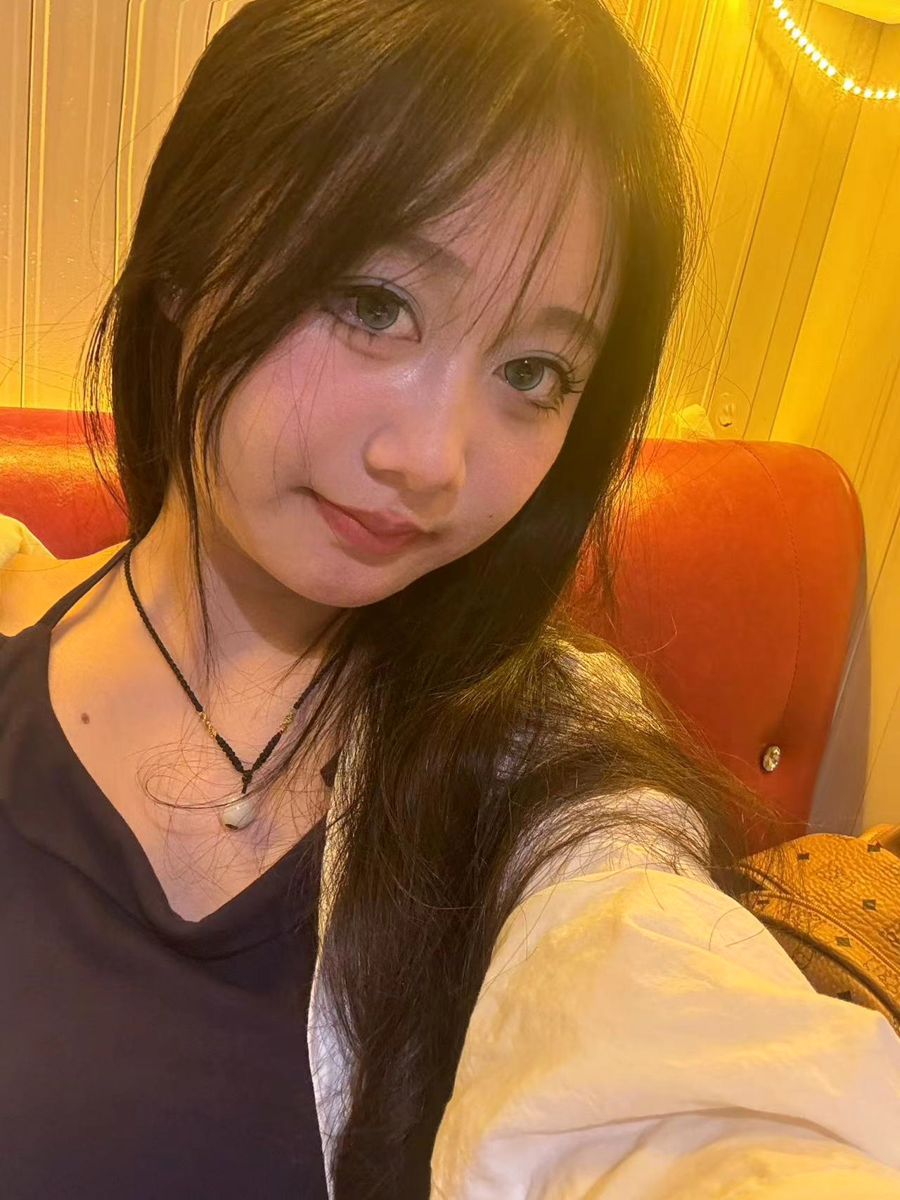 玖绪夏季辣妹挂脖T恤 一字肩露肩设计小露性感 短款紧身勾勒腰线 纯欲风满满