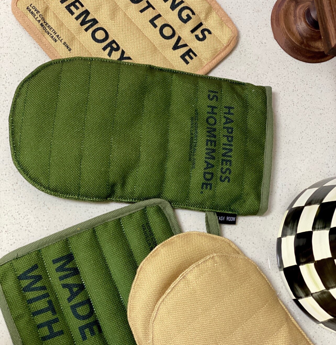 Red brick house Onevoice retro English letters ins insulation gloves insulation pad