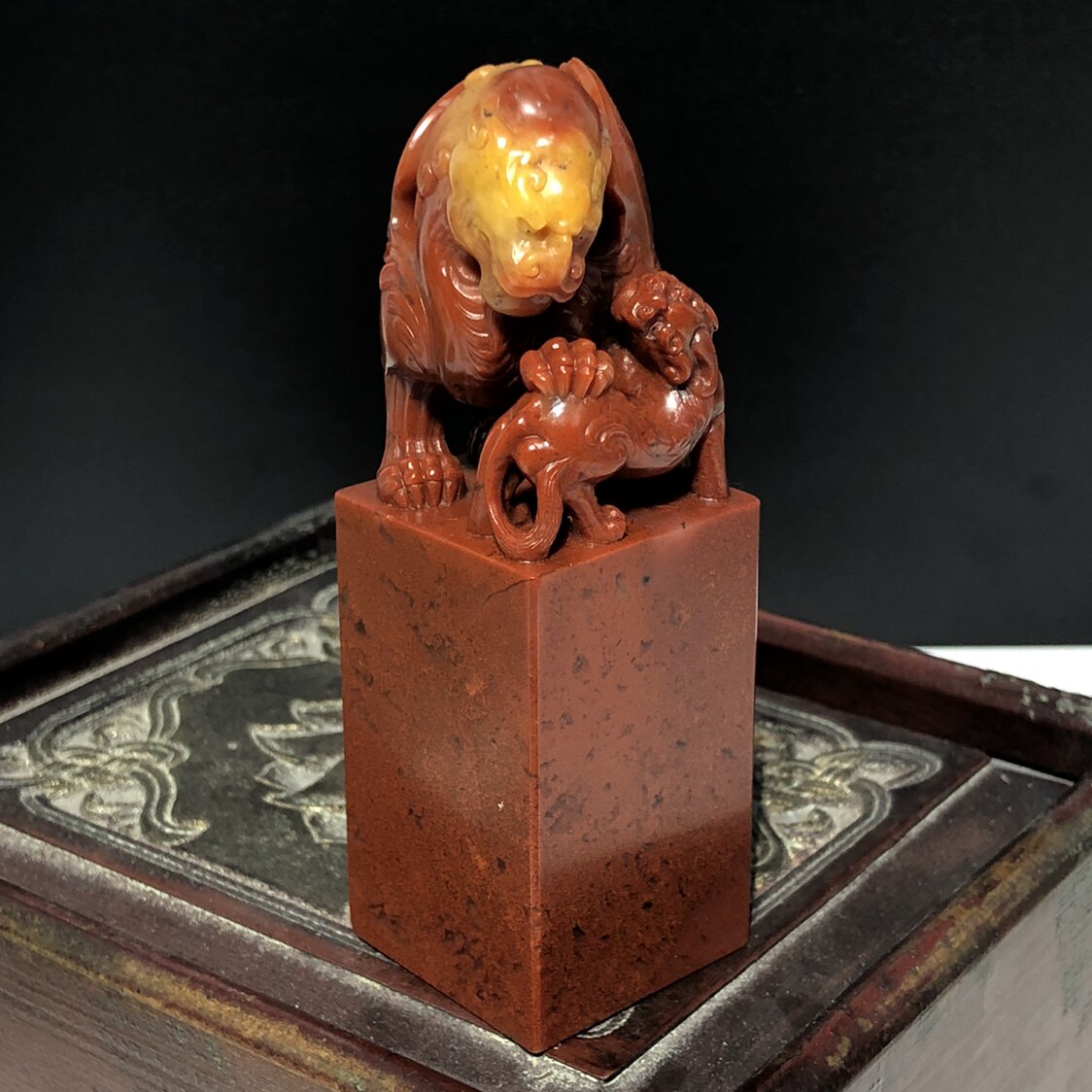 Boutique Shoushan stone seal Durin yellow coincidence Sand Ancient Beast button Zhangwen Play Collection Chishi Artwork Stone Carved Stone Carving