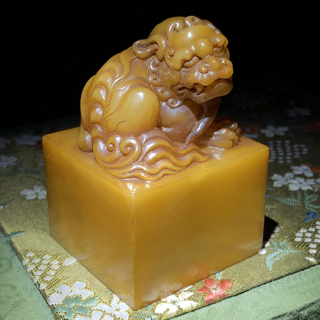 Boutique Shoushan Tian Yellowstone Seal Return Old Things Stone Carved Stone Sculptures House Ancient Play Collection Pindi Stone Seal Engraving Seal