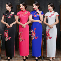 Qipao embroidered 2020 new walking show stage to perform big code opening and fork long style dress sexy Chinese wind