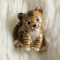 Japanese special cabinet Vendome cute brooch necklace with ear nail tiger cat tomatoes Ruyi Beijing spot