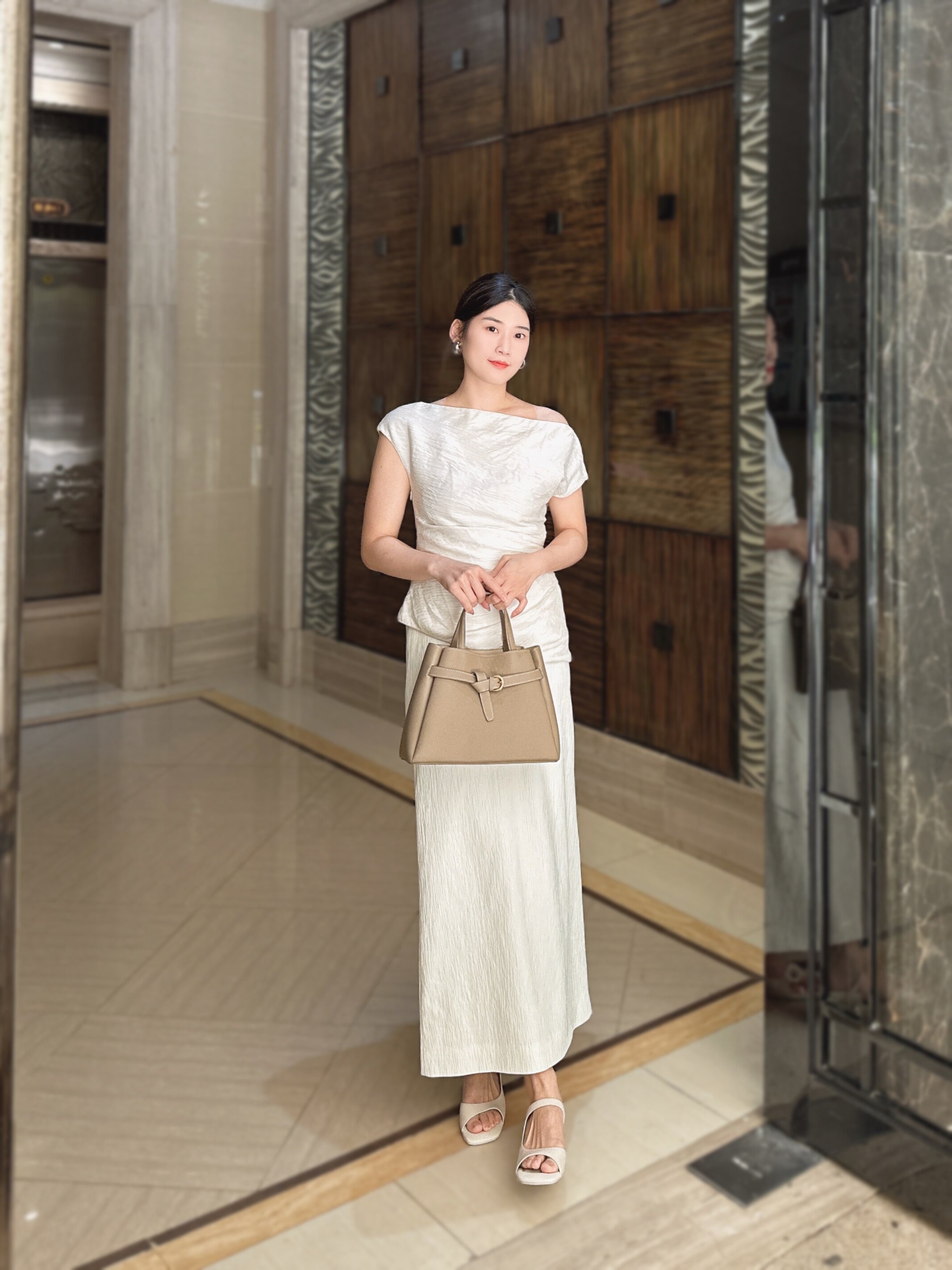 百丽质感真皮大容量托特包 牛皮材质高级耐磨 大容量装下电脑文件