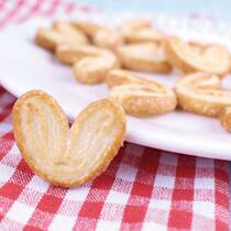 Japan imported Sanli Genji butterfly crisp mini small package love lasagna crackers afternoon tea snacks Snacks